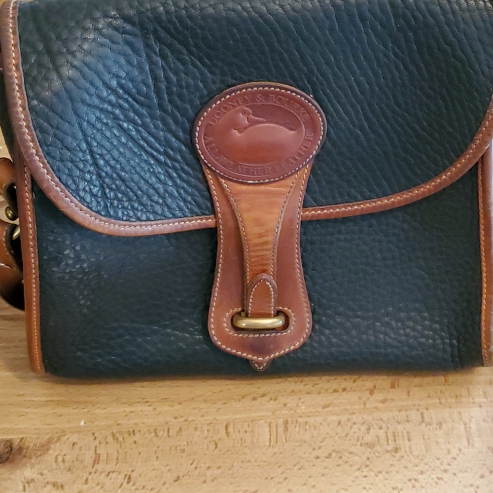 Vintage Dooney and Bourke crossbody